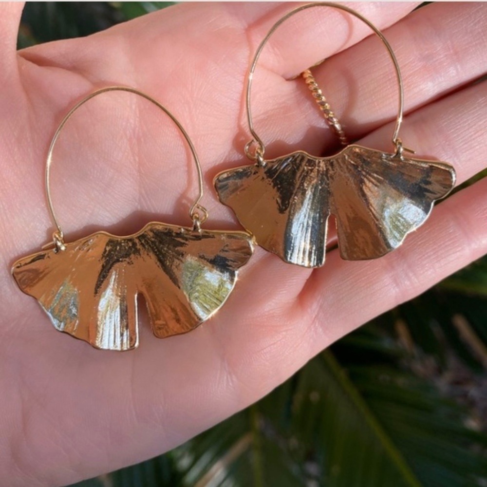🍋2/$30 New Anthro Gold Ginkgo Leaf Earrings - Picture 3 of 5